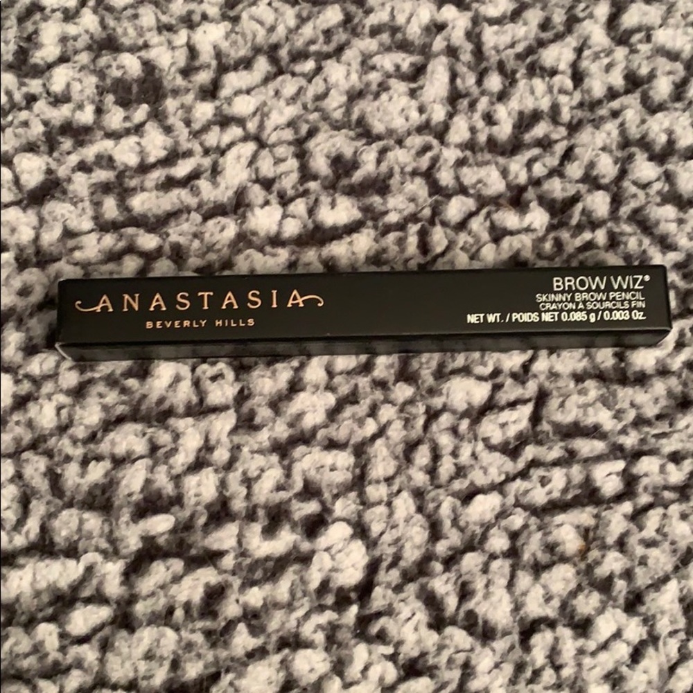 Anastasia brow wiz in auburn never opened